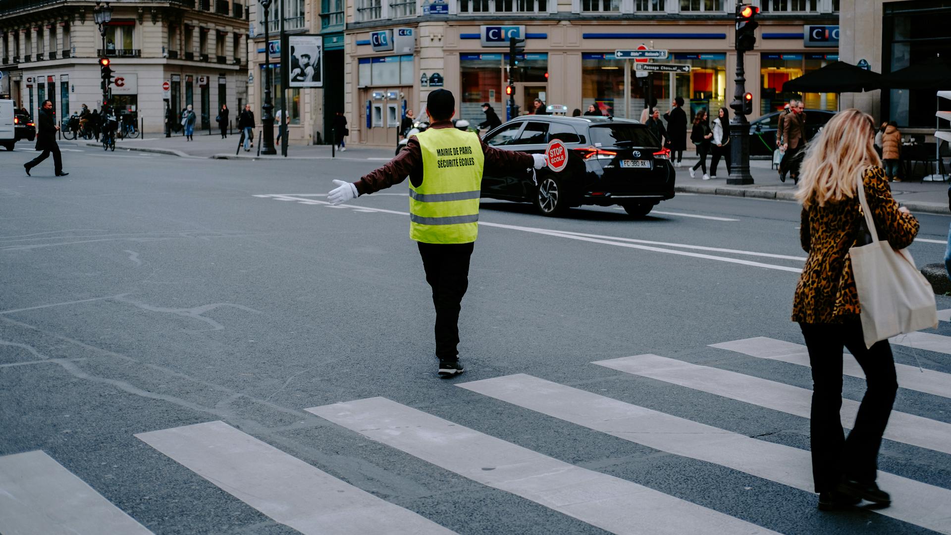 délit routier, AFD, amende délictuelle, convocation tribunal correctionnel, comparution, assignation, CRPC, composition pénale, recouvrement amende, défense pénale, avocat, droits conducteur, retrait de points, suspension permis, stage de sensibilisation, mesure de réparation, indemnisation victimes, assurance auto, ise véhicule, procédure pénale, délai contestation, recours gracieux, recours contentieux, dossier défense, justice pénale, instruction judiciaire