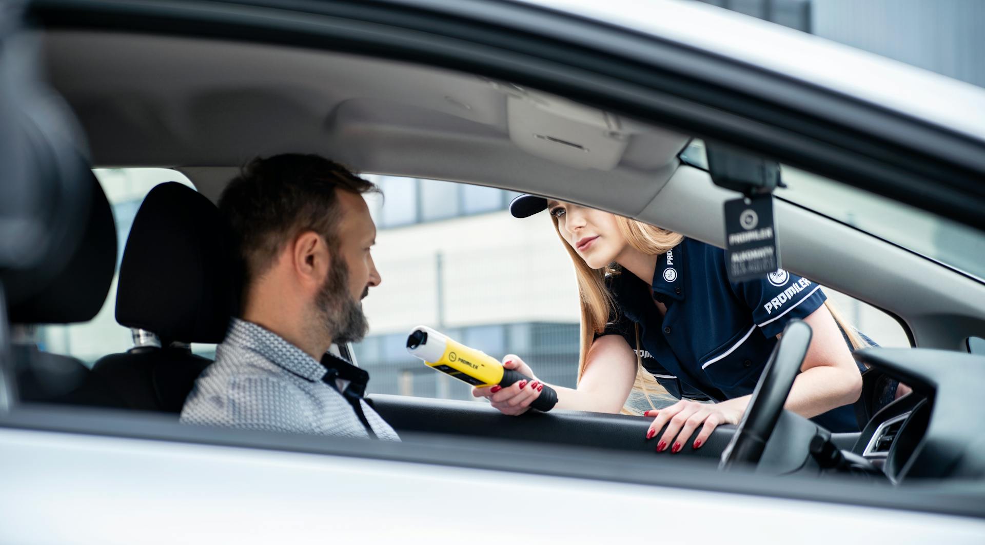 Conducteur en infraction grave, infraction grave code de la route, excès de vitesse >50 km/h, alcoolémie délictuelle, stupéfiants au volant, délit de fuite, conduite sans permis, refus d’obtempérer, dépassement dangereux, franchissement feu rouge, circulation en sens interdit, téléphone au volant, perte de 6 points, retrait immédiat du permis, suspension judiciaire, annulation permis, récidive légale, taux de mortalité routière, statistiques ONISR, contrôle police/gendarmerie, amende délictuelle, comparution immédiate, stage sécurité routière, malus assurance, confiscation véhicule, immobilisation véhicule, peines complémentaires, facteurs aggravants, jeunes conducteurs, accident corporel, analyse sinistralité.
