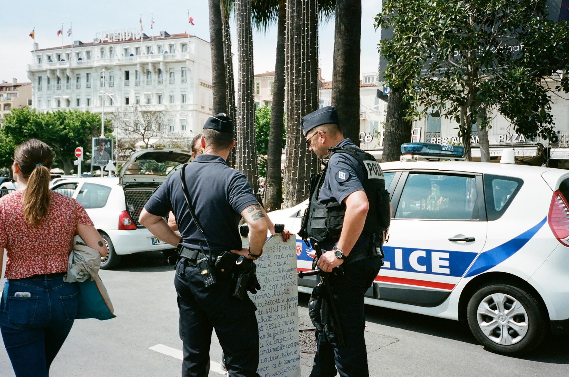 convoqué au tribunal de police, conducteur tribunal de police, convocation justice, audience contravention, contestation amende, défense pénale, assignation tribunal, avocat circulation, plaidoirie conducteur, dossier justificatif, preuves infraction, témoin passager, protocole judiciaire, comparution obligatoire, préparation audience, greffe tribunal, décision magistrat, mesure relaxe, sanction confirmée, retrait de points, amende majorée, frais de justice, recours appel, délai de recours, stratégies de défense, conseils juridiques, soutien avocat événement, procédure pénale simplifiée, article code de la route, respect protocole, assistance legal