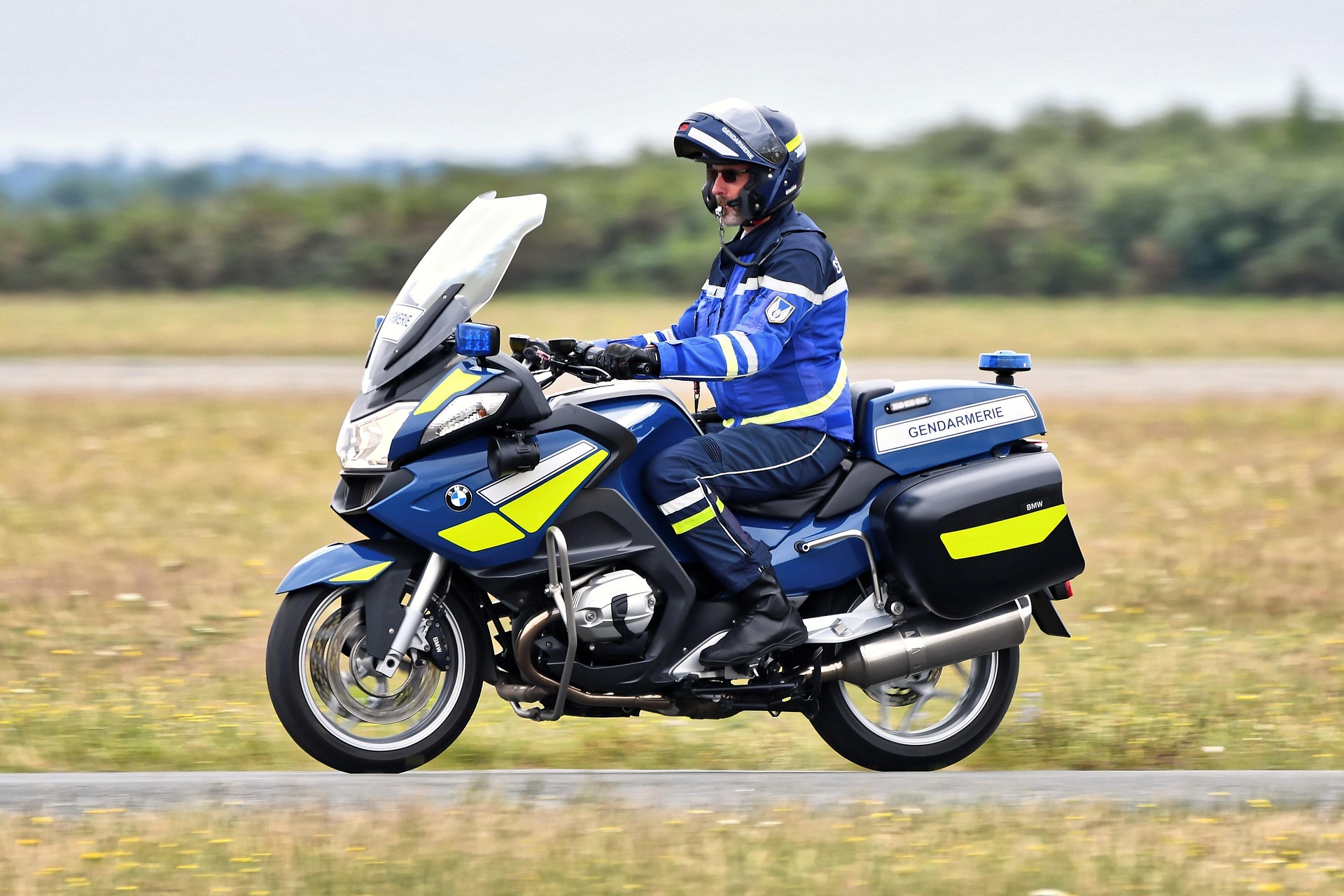 Conducteur au bord du retrait, conducteur incertain, capital points faible, solde permis proche de zéro, lettre 48M reçue, stage récupération points, délai avant invalidation, lettre 48SI, retrait permis imminent, perte de mobilité, stress, isolement social, impact professionnel, assurance surprise, coûts additionnels, recours contentieux, avocat droit routier, recours administratif, contestation, rebond mobilité, transport alternatif, Captain Radar, solidarité conducteurs, soutien psychologique, contestation amende