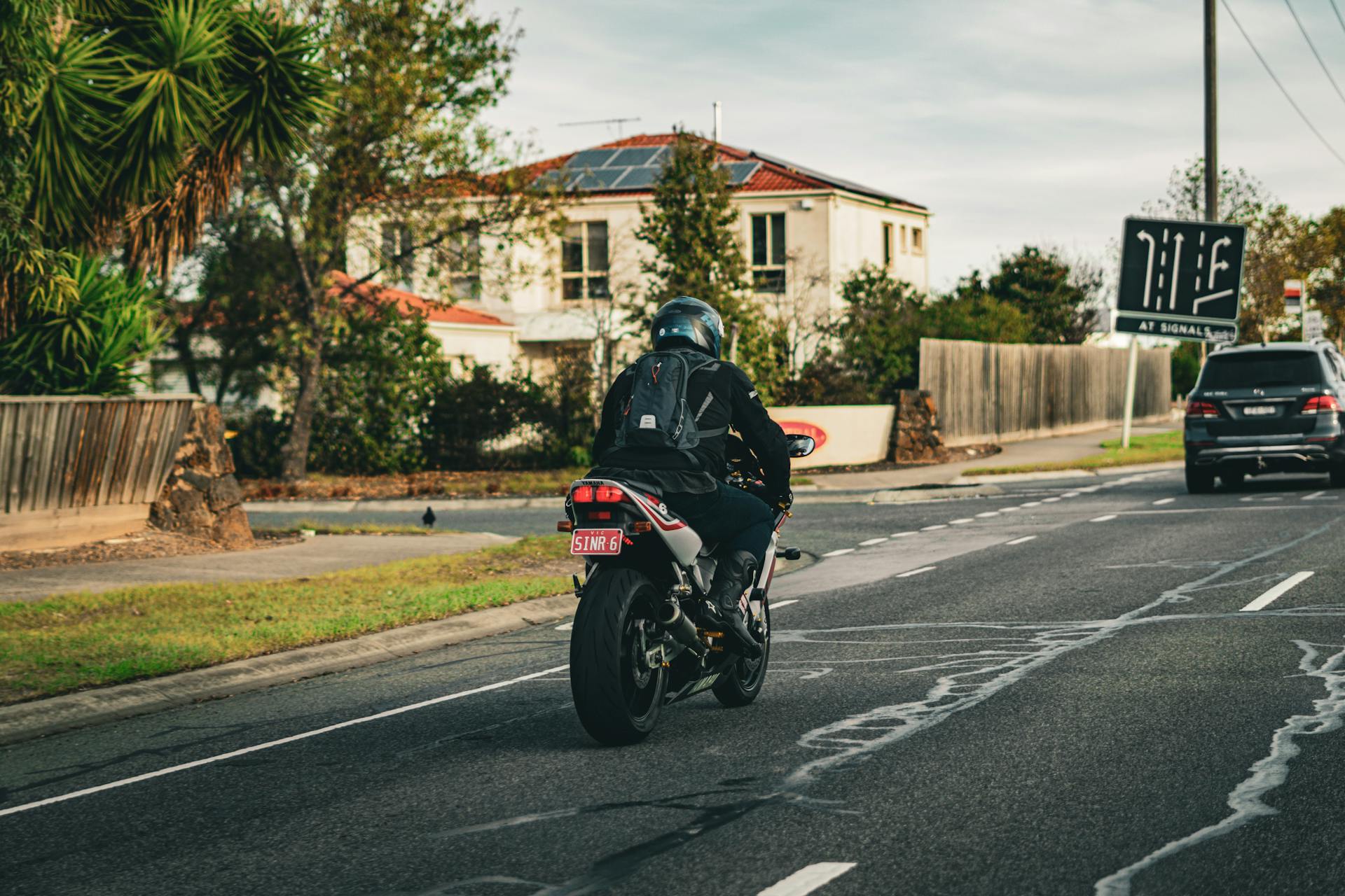 Motards, contrôle technique moto, deux-roues > 125 cm³, obligation avril 2024, échéancier immatriculation, contre-visite, défaillances techniques, pneus, freins, éclairage, émissions, centre agréé, durée 30-45 min, coût 50-80 €, amende 135 €, jusqu’à 750 €, immobilisation, voies de recours, contestation CT2RM, preuve technique, indépendant, assurance maintenue, directive 2014/45/UE, rejet recours FFMC, Conseil d’État 12 mars 2025, pétition 25 000 signatures juillet 2025, alternatives insuffisantes, sécurité routière, récupération de points, solde permis, Captain Radar, contestation amende
