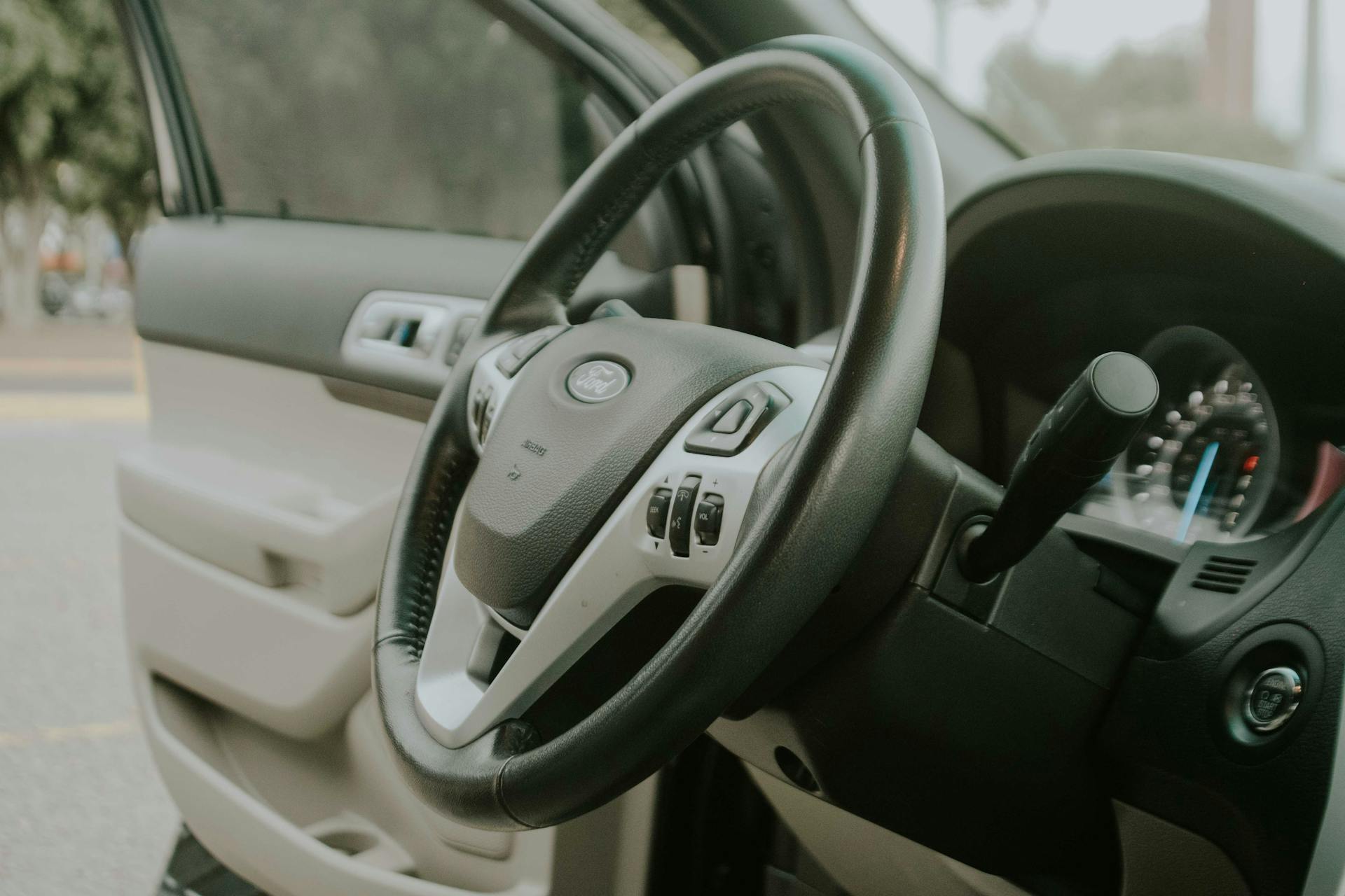 Voyager en Europe, PV à l’étranger Europe, directive Cross-Border 2015, 20 pays concernés, excès de vitesse, feu rouge grillé, ceinture non portée, mobile au volant, alcool au volant, stupéfiants, circulation interdite, casque moto, infraction notifiée à domicile, courrier multilingue, délai contestation court, tribunal étranger, paiement en ligne, majorations retard, procédure complexe, traduction requise, ANTAI assistance, location voiture, dépôt de plainte, assurances voyage, Captain Radar, récupération de points, contestation amende