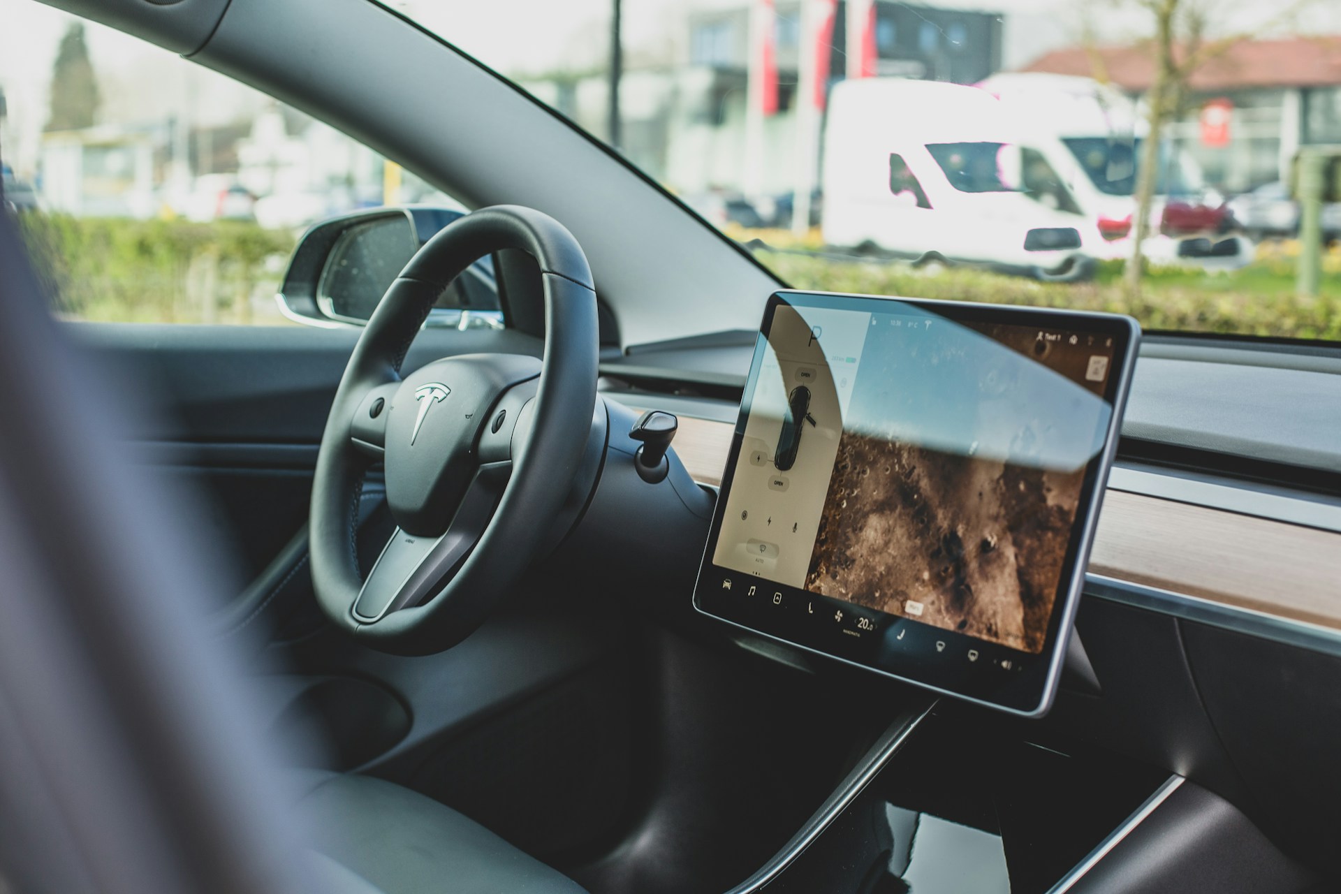 installation dashcam légale, utilisation personnelle, vie privée, RGPD, droit à l’image, floutage visages plaques, stockage limité, usage non public, fixation rétroviseur intérieur, visibilité conducteur dégagée, pas de manipulation en roulant, preuve accident, admissible tribunal, conformité CNIL, suppression automatique, mode parking, accident délit de fuite, témoin numérique, paramétrage sécurisé, assurance auto, Captain Radar, récupération de points, contestation amende