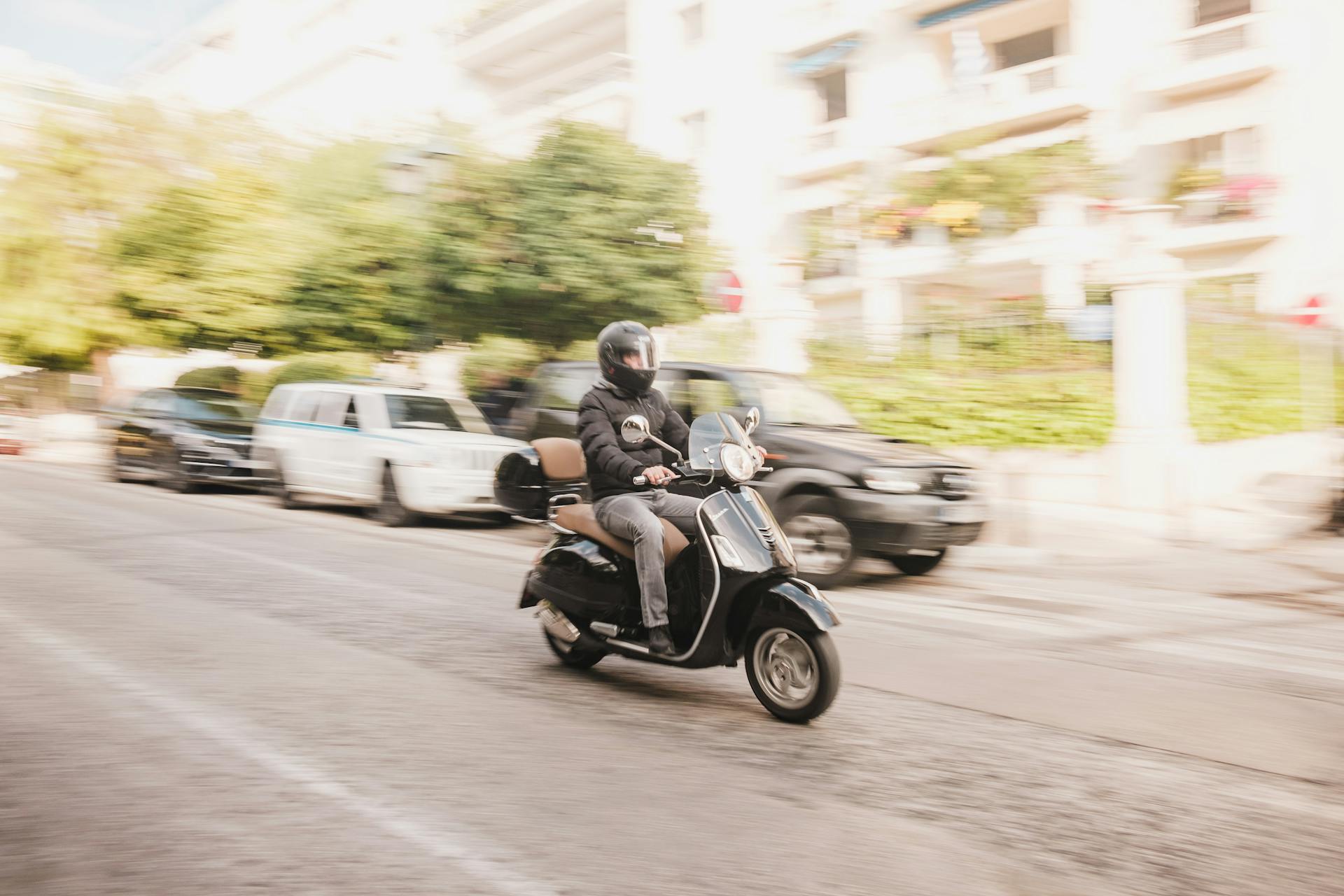 Motards,  contrôle technique moto, deux-roues > 125 cm³, obligation avril 2024, échéancier immatriculation, contre-visite, défaillances techniques, pneus, freins, éclairage, émissions, centre agréé, durée 30-45 min, coût 50-80 €, amende 135 €, jusqu’à 750 €, immobilisation, voies de recours, contestation CT2RM, preuve technique,   indépendant, assurance maintenue, directive 2014/45/UE, rejet recours FFMC, Conseil d’État 12 mars 2025, pétition 25 000 signatures juillet 2025, alternatives insuffisantes, sécurité routière, récupération de points, solde permis, Captain Radar, contestation amende