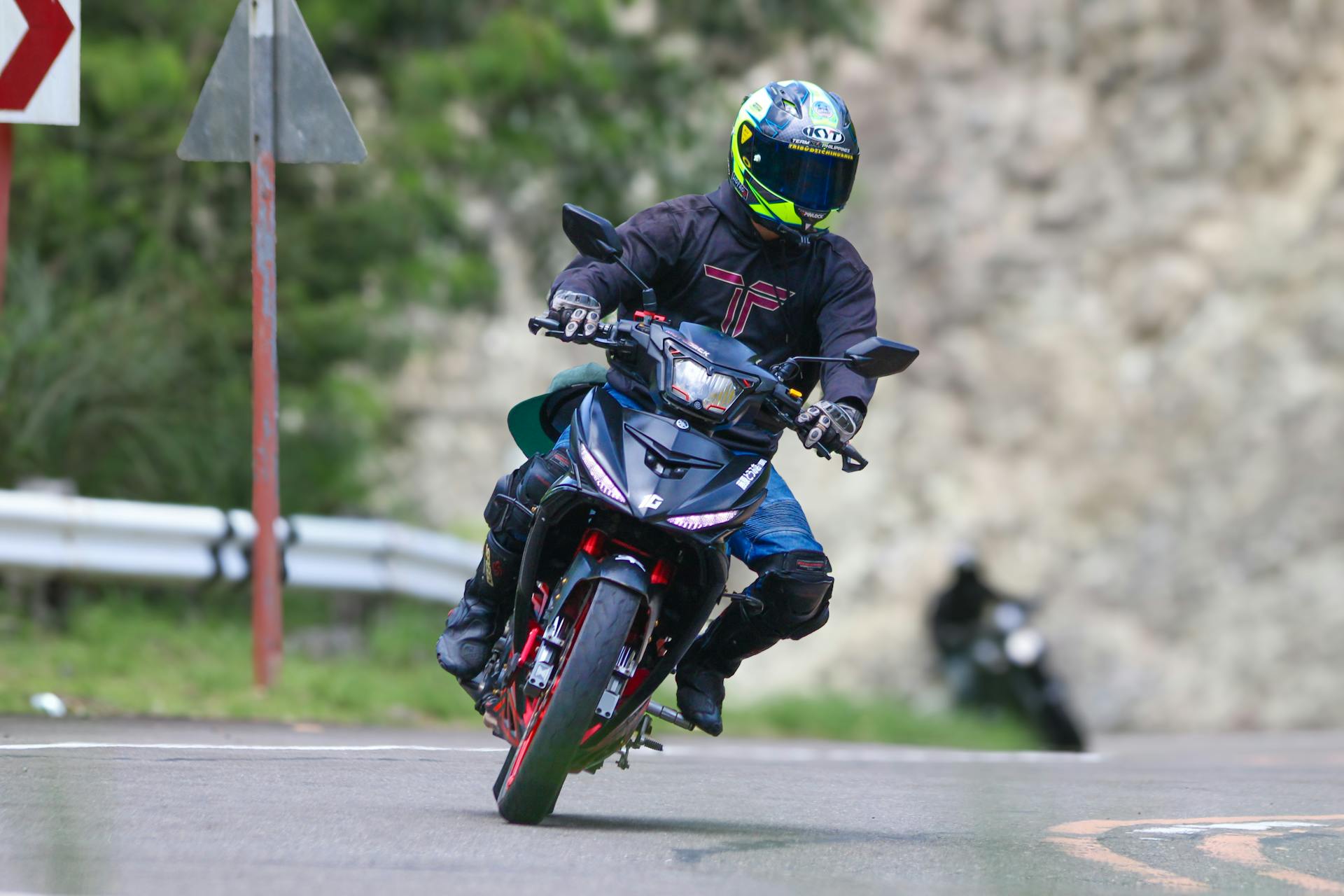 Conducteur flashé par un radar, conducteur flashé, radar automatique, excès de vitesse, flash radar, Mesta 210C, radar hibou, vitesse limitée, retrait points, solde Télépoints, perte de points, suspension permis, sanction administrative, stage récupération points, stage sensibilisation, contestation amende, recours gracieux, contestation en ligne ANTAI, formulaire requête exonération, délai 45 jours, vice de procédure, photo radar illisible, identification véhicule erronée, erreur plaque d’immatriculation, barème points 2025, majoration amende, paiement consignation, annulation contravention