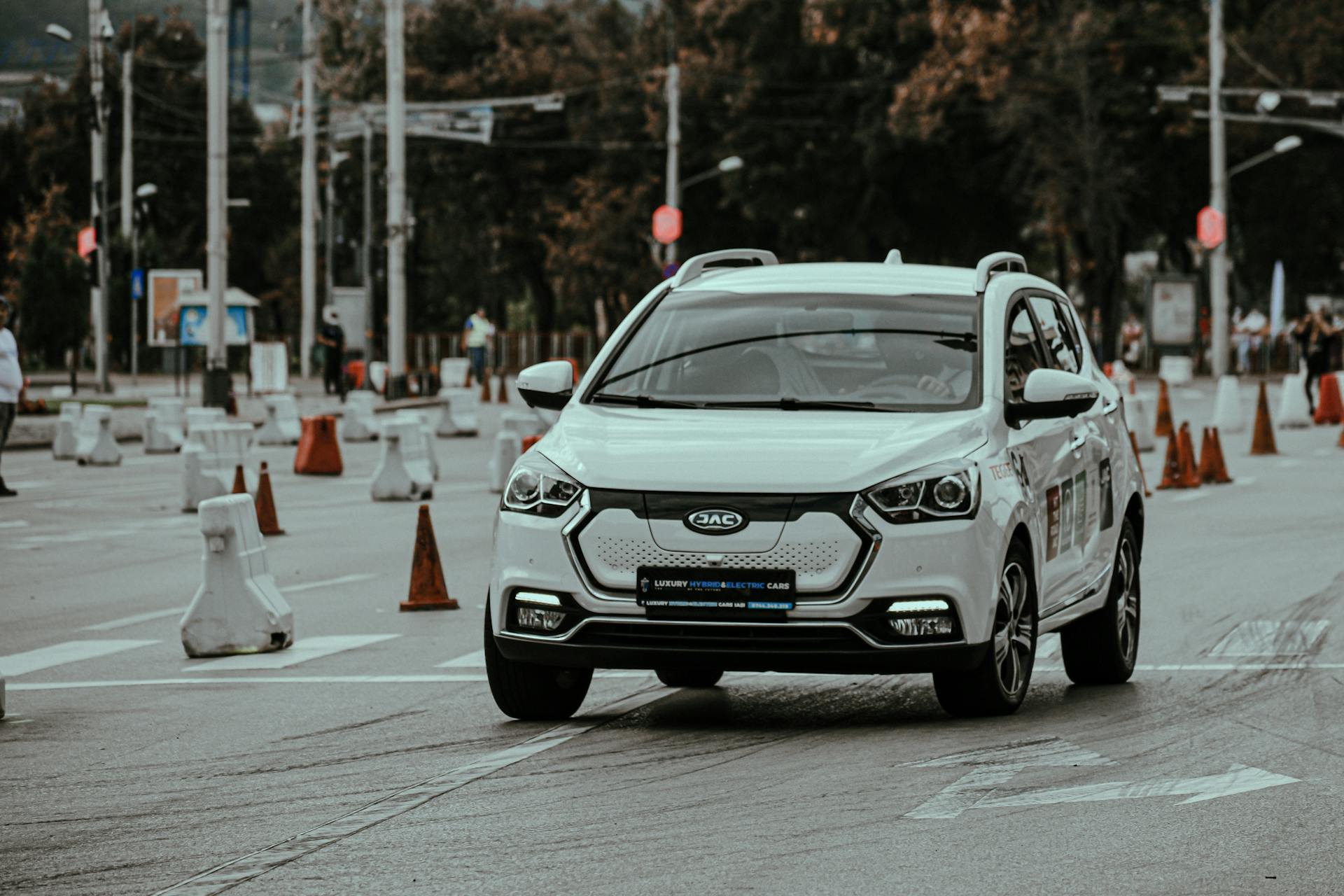 Conducteur flashé par un radar, conducteur flashé, radar automatique, excès de vitesse, flash radar, Mesta 210C, radar hibou, vitesse limitée, retrait points, solde Télépoints, perte de points, suspension permis, sanction administrative, stage récupération points, stage sensibilisation, contestation amende, recours gracieux, contestation en ligne ANTAI, formulaire requête exonération, délai 45 jours, vice de procédure, photo radar illisible, identification véhicule erronée, erreur plaque d’immatriculation, barème points 2025, majoration amende, paiement consignation, annulation contravention