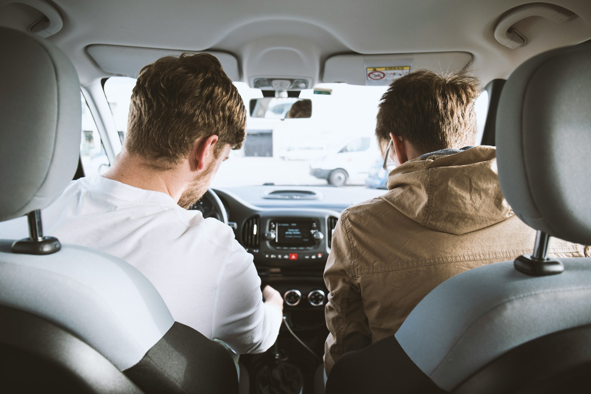 permis à points, jeune conducteur, permis probatoire, capital 6 points, durée 3 ans, lettre 48N, solde Télépoints, majoration annuelle points, stage récupération points, stage obligatoire sécurité routière, perte de points, retrait permis, excès de vitesse, contestation amende, recours gracieux, tribunal de police, code de la route, sécurité routière, assurance jeune conducteur, bonus malus, conduite responsable,