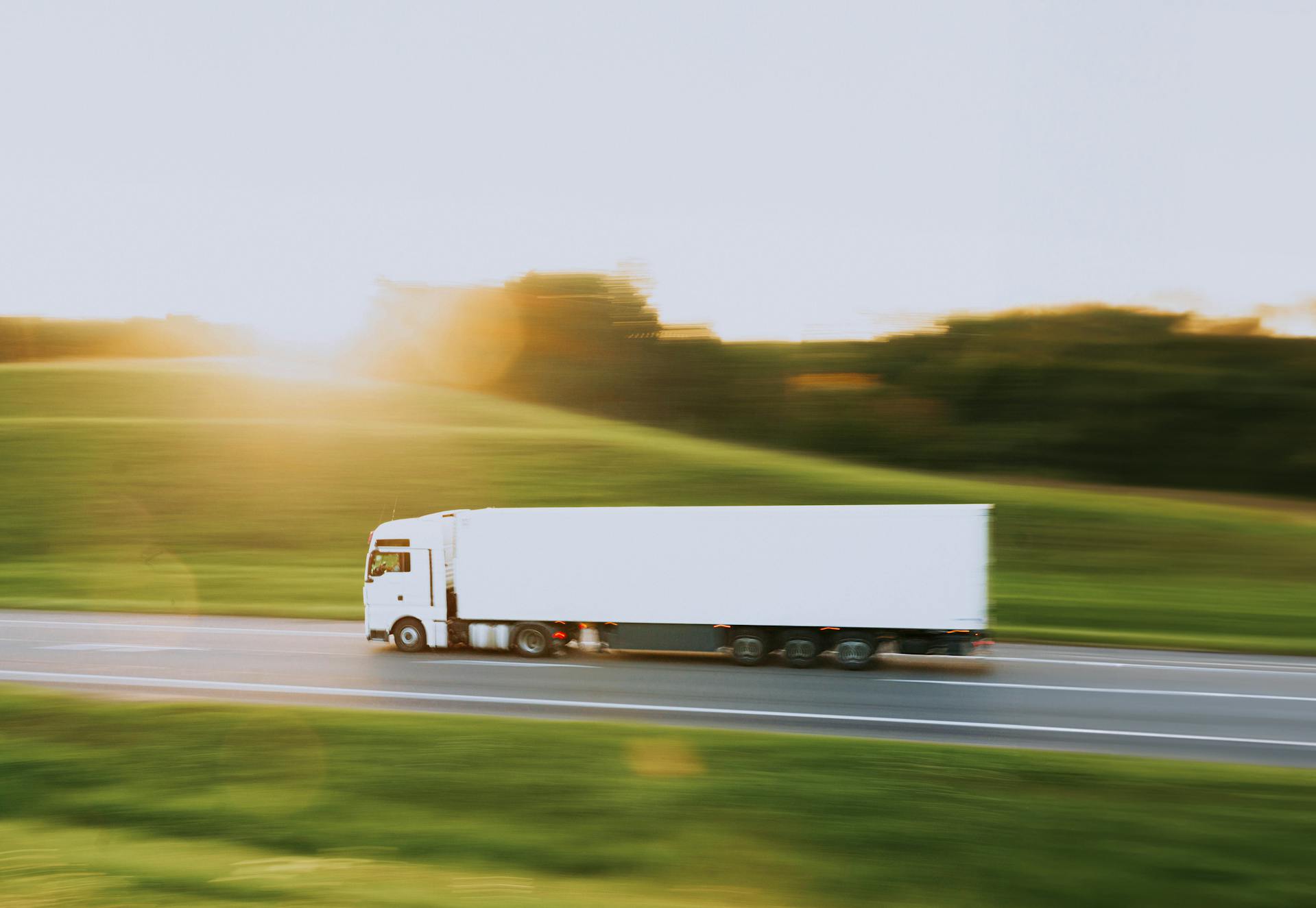 radars discriminants, radar discriminant, contrôle routier 2025, radar Mesta Fusion, radar tourelle, excès vitesse poids lourds, vitesse différenciée PL, perte points permis, retrait permis, solde Télépoints, contestation amende, recours gracieux, annulation contravention, tribunal de police, preuve photo radar, vice procédure, camionneur professionnel, transport routier, sécurité routière, code de la route, stage récupération points,