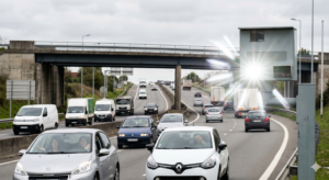 le radar défaillant qui flashe en continu à Caen, le bug de la machine automatique sur le périphérique N814, la panne du contrôle de la vitesse avant le viaduc de Calix, la contestation de l'amende dans le département du Calvados, le retrait des points sur le permis de conduire, la sécurité routière sur le réseau routier de la Normandie, le dysfonctionnement du cinémomètre de la voirie, la préfecture de Caen pour le recours juridique, la contravention injustifiée pour le conducteur de la voiture, l'agence nationale de traitement automatisé des infractions.